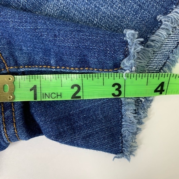 Old Navy Distressed Fray Hem Cut Off Jean Shorts - Picture 7 of 9